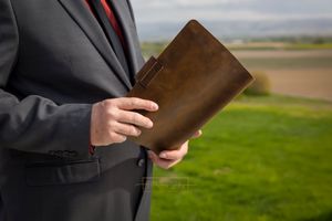 officiant folder
