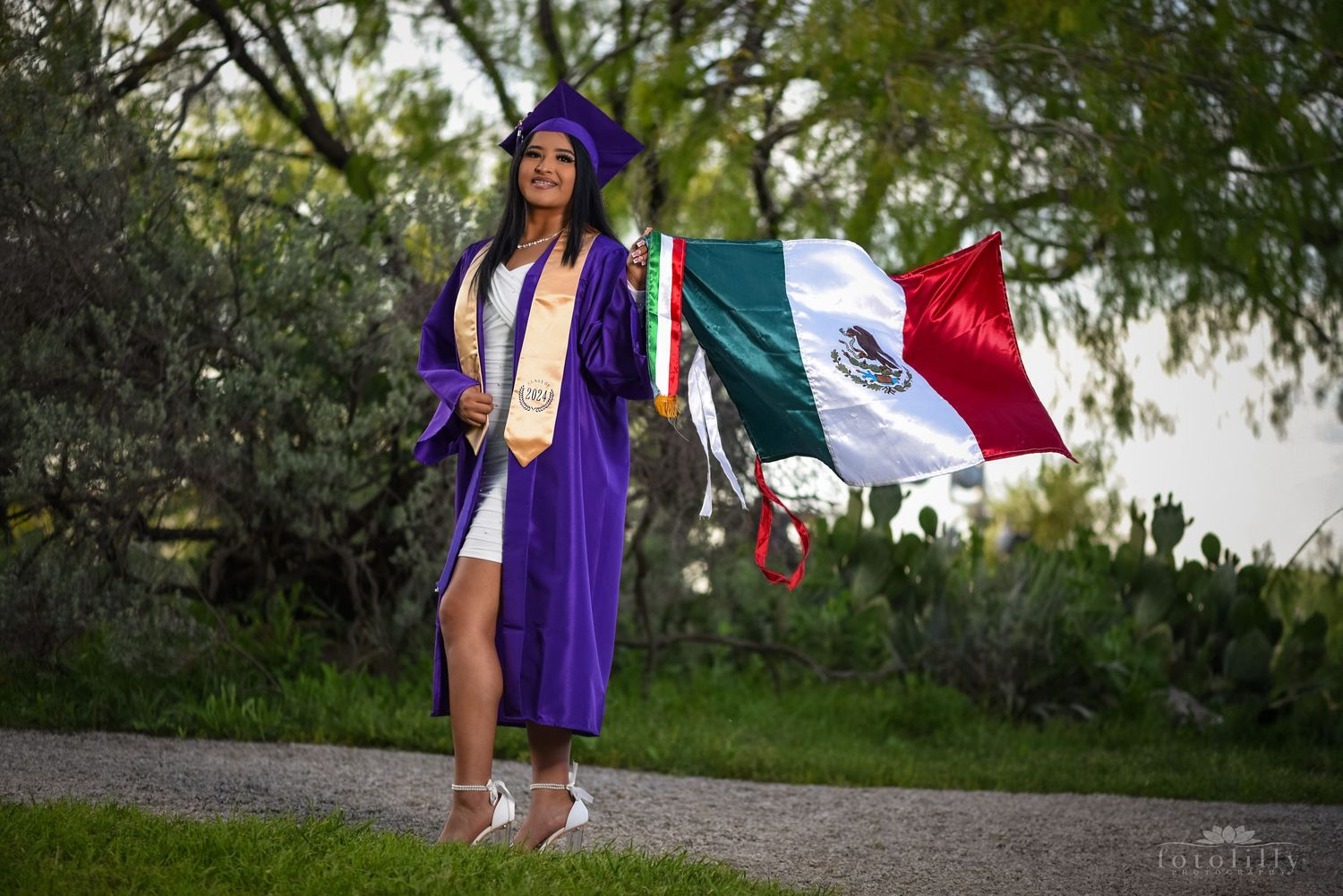 Dallas Fort Worth Senior Photographers DFWs Best Senior Portrait Photographers senior photoshoot locations fotolilly photography packages