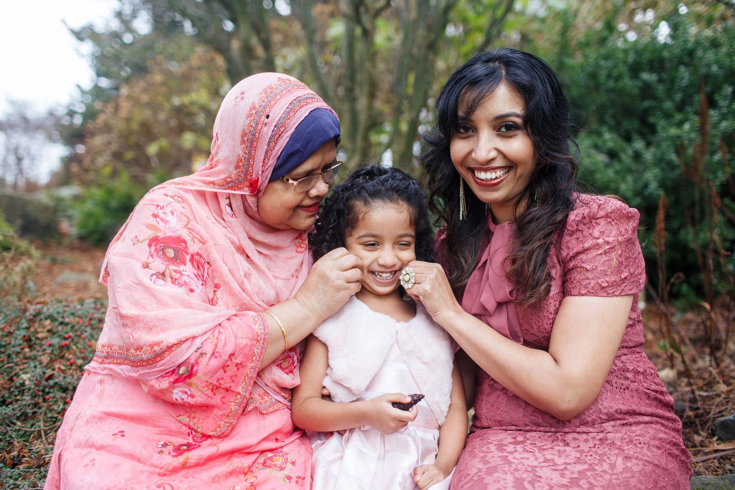 Everett WA family photographer: three generations - a grandmother, mother and daughter at a family photo session at Evergreen Arboretum