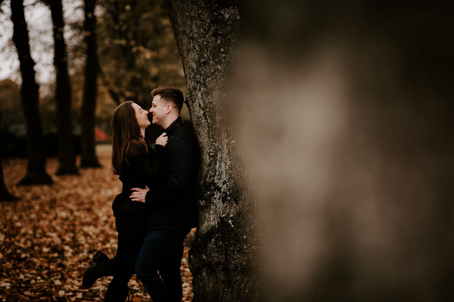 Engagement Photo kissing