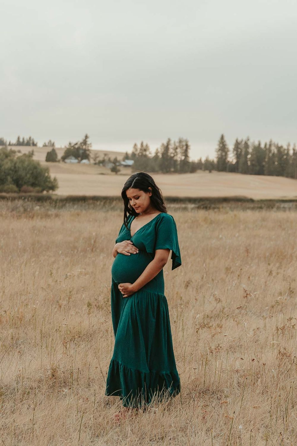 Golden hour maternity photo with Spokane maternity photographer Elishia Jackson, featuring a peaceful outdoor backdrop