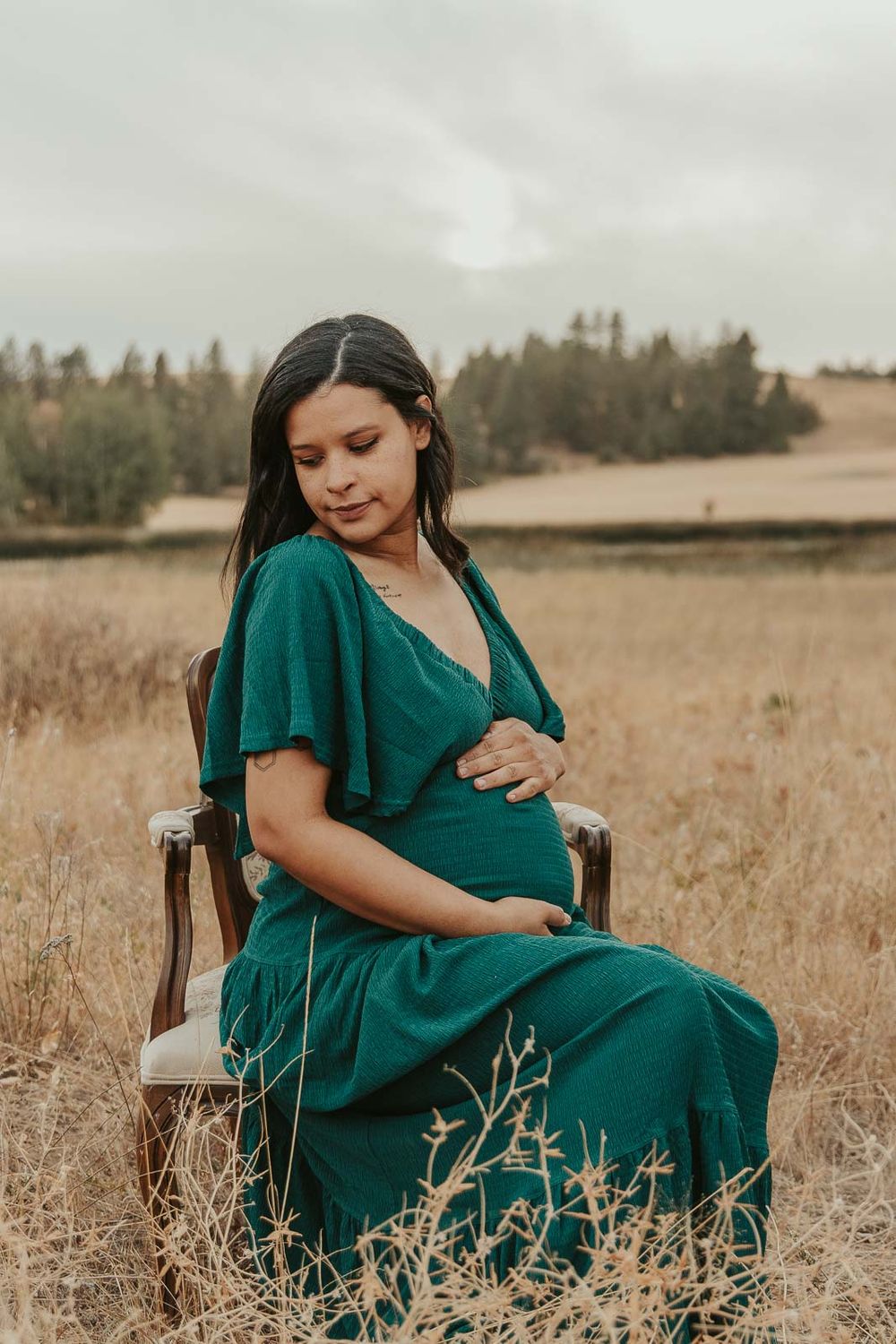 Golden hour maternity photo with Spokane maternity photographer Elishia Jackson, featuring a peaceful outdoor backdrop with expecting mom