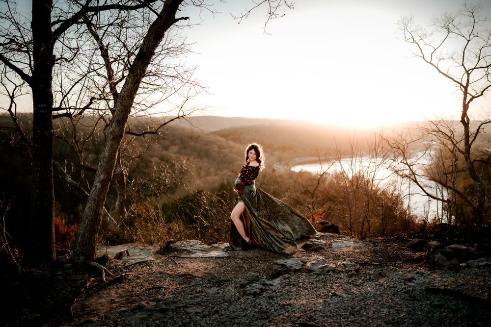 Maternity photo, gorgeous bluff portrait