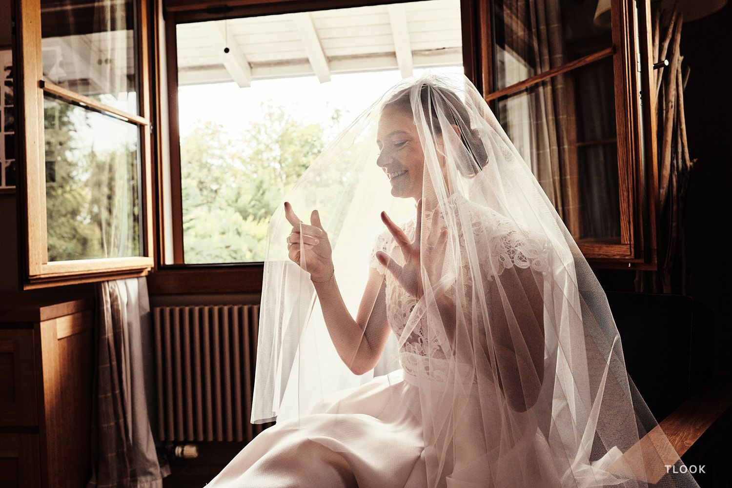 TLOOK photographe de mariage de style documentaire, préparatifs de la mariée