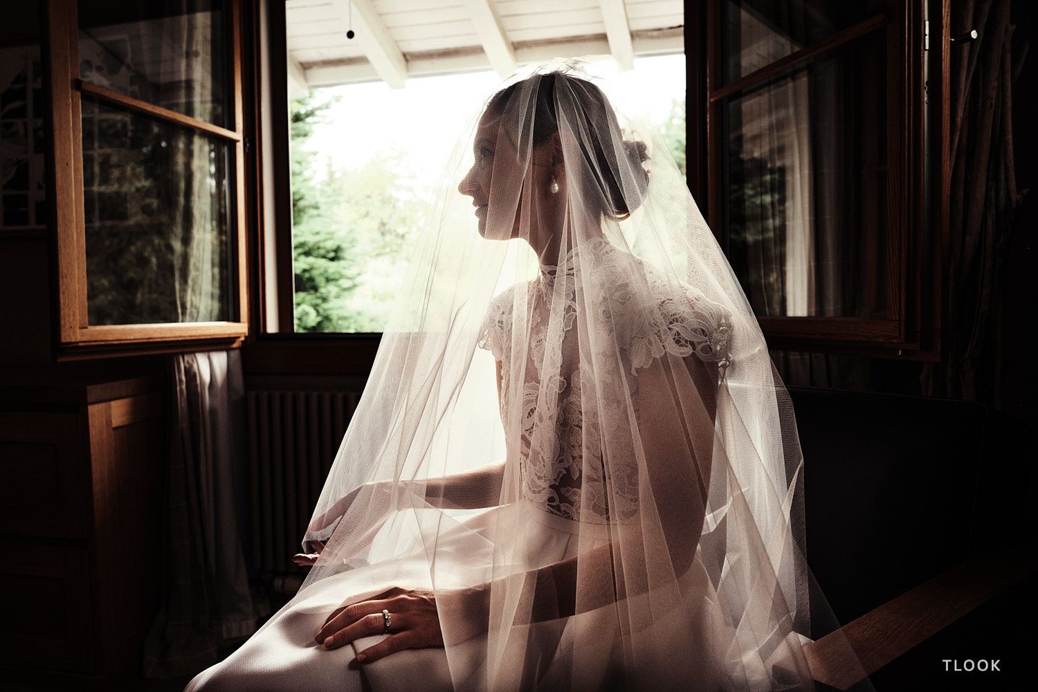 TLOOK photographe de mariage de style documentaire, préparatifs de la mariée