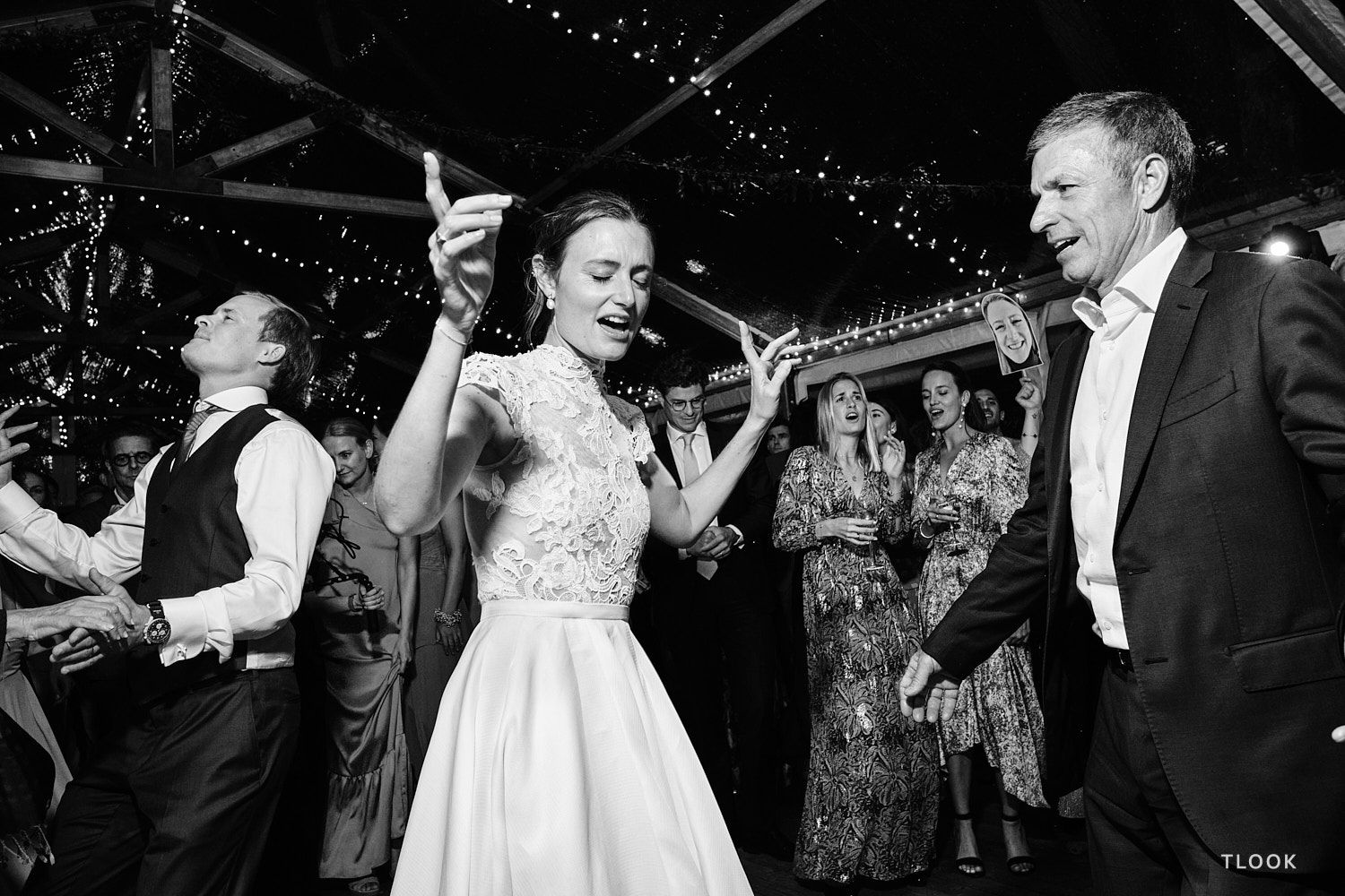 TLOOK photographe de mariage de style documentaire, dance floor la mariée dance avec son papa