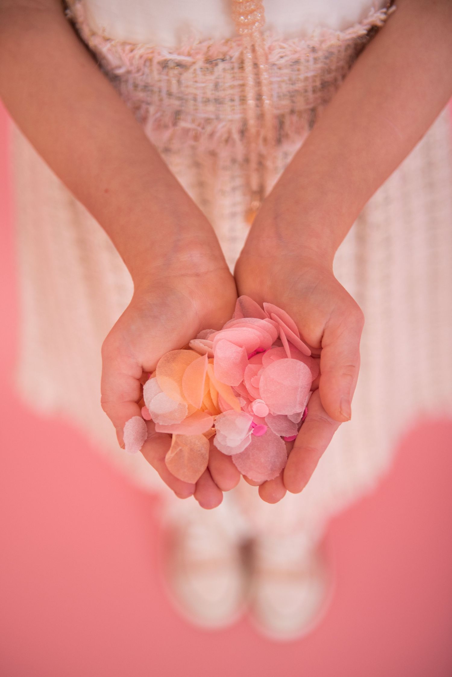 confetti in studio voor een communiefoto