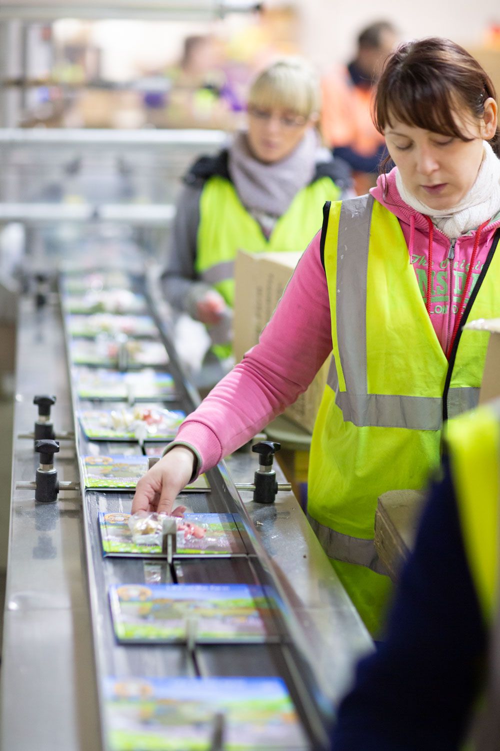 High-speed magazine printing line and automated machinery photography-02
