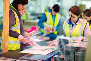 High-speed magazine printing line and automated machinery photography-04