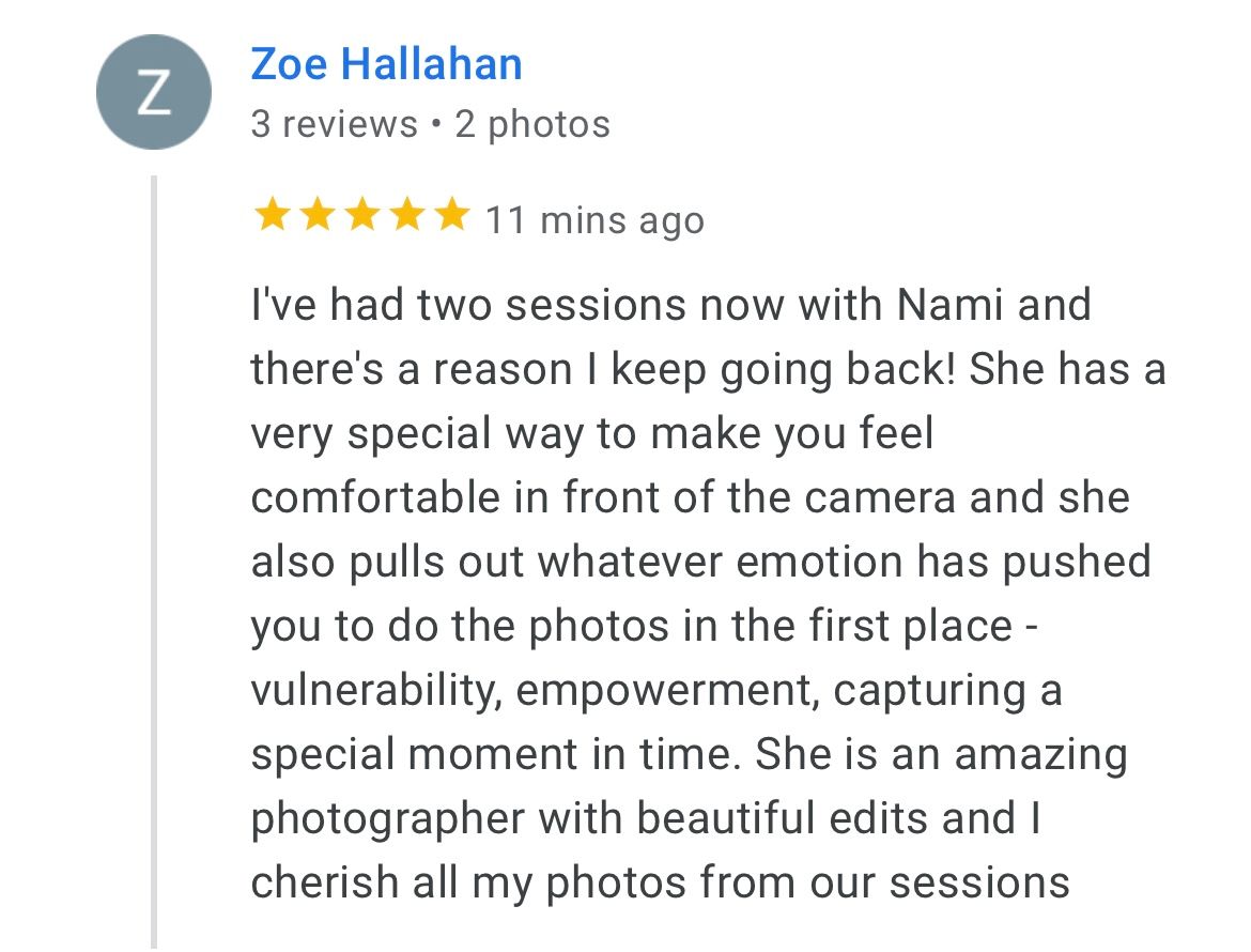 Five-star Google review by Zoe Hallahan praising Nami photographer for empowering and comfortable photography sessions.