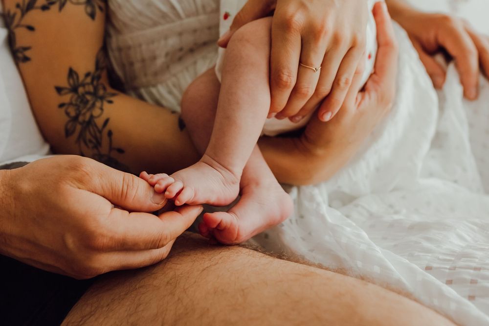 Relaxed newborn photography session in the family’s home with natural light