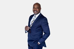Realtor headshot portrait: empowering solo image of a successful agent