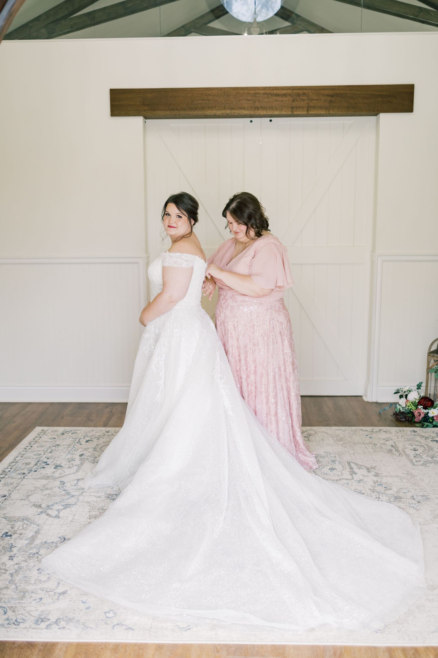 Bride and mother of bride getting dressed at Bayou Haven in Alexandria, LA.