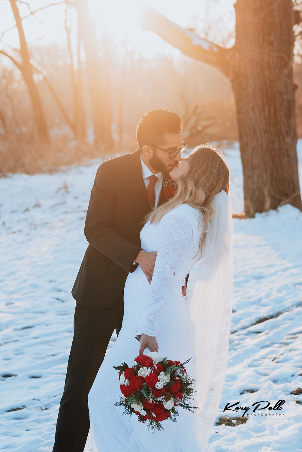 winter wedding photo at water works park, des moines wedding photographer, urbandale wedding photographer, Iowa wedding photographer