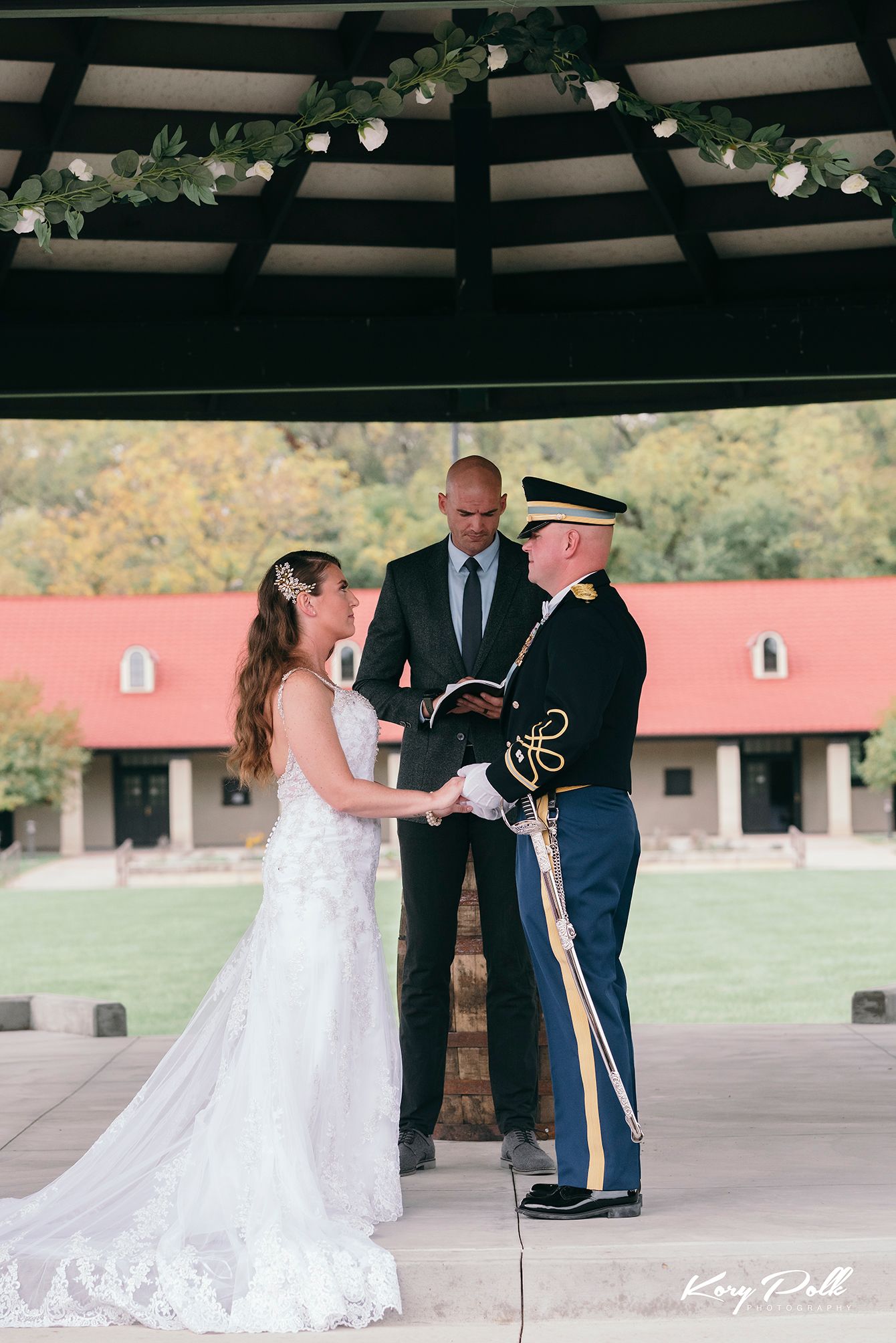 des moines wedding photographer, urbandale wedding photographer, Iowa wedding photographer
des moines couple at camp dodge