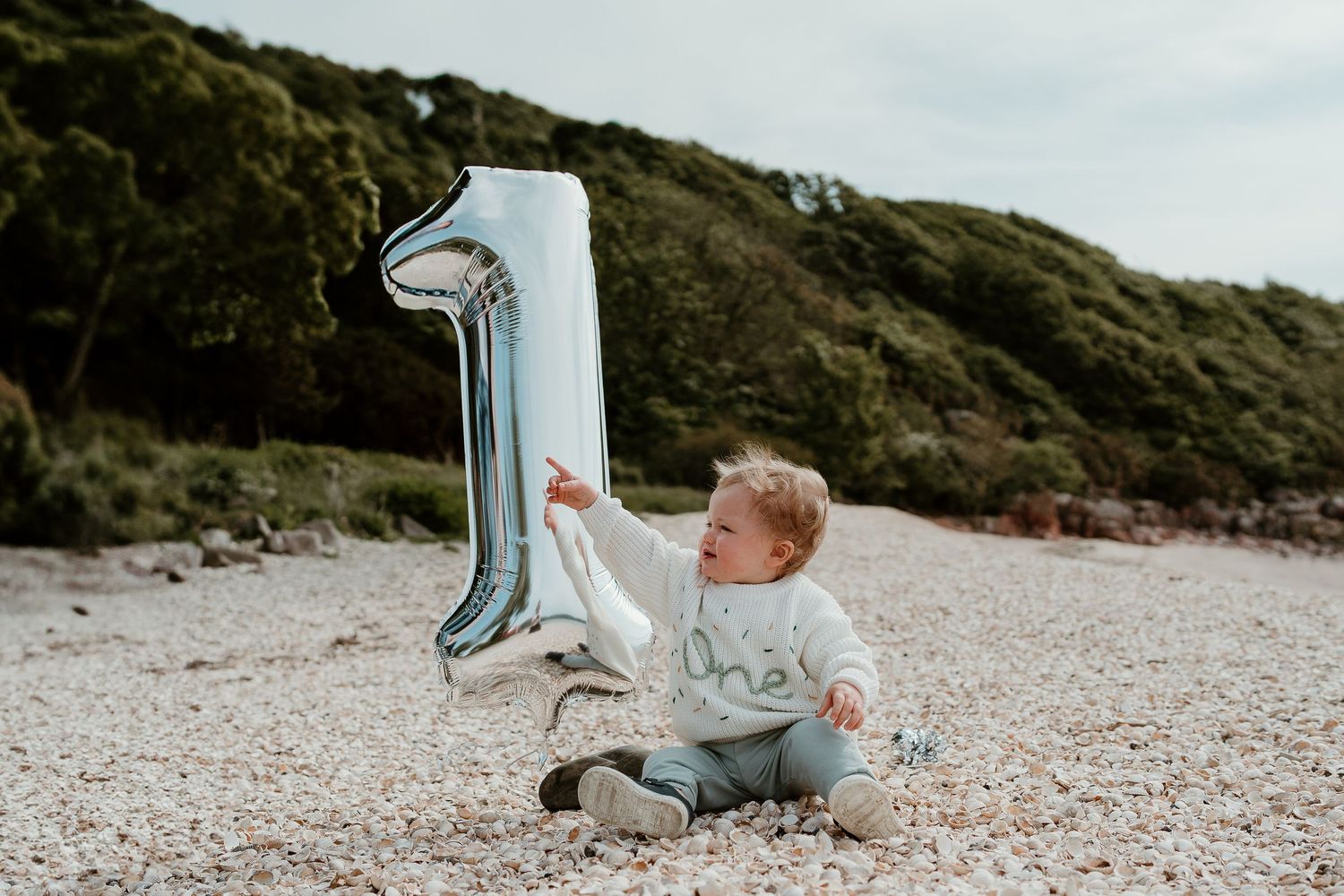 First birthday photoshoot with large one balloon