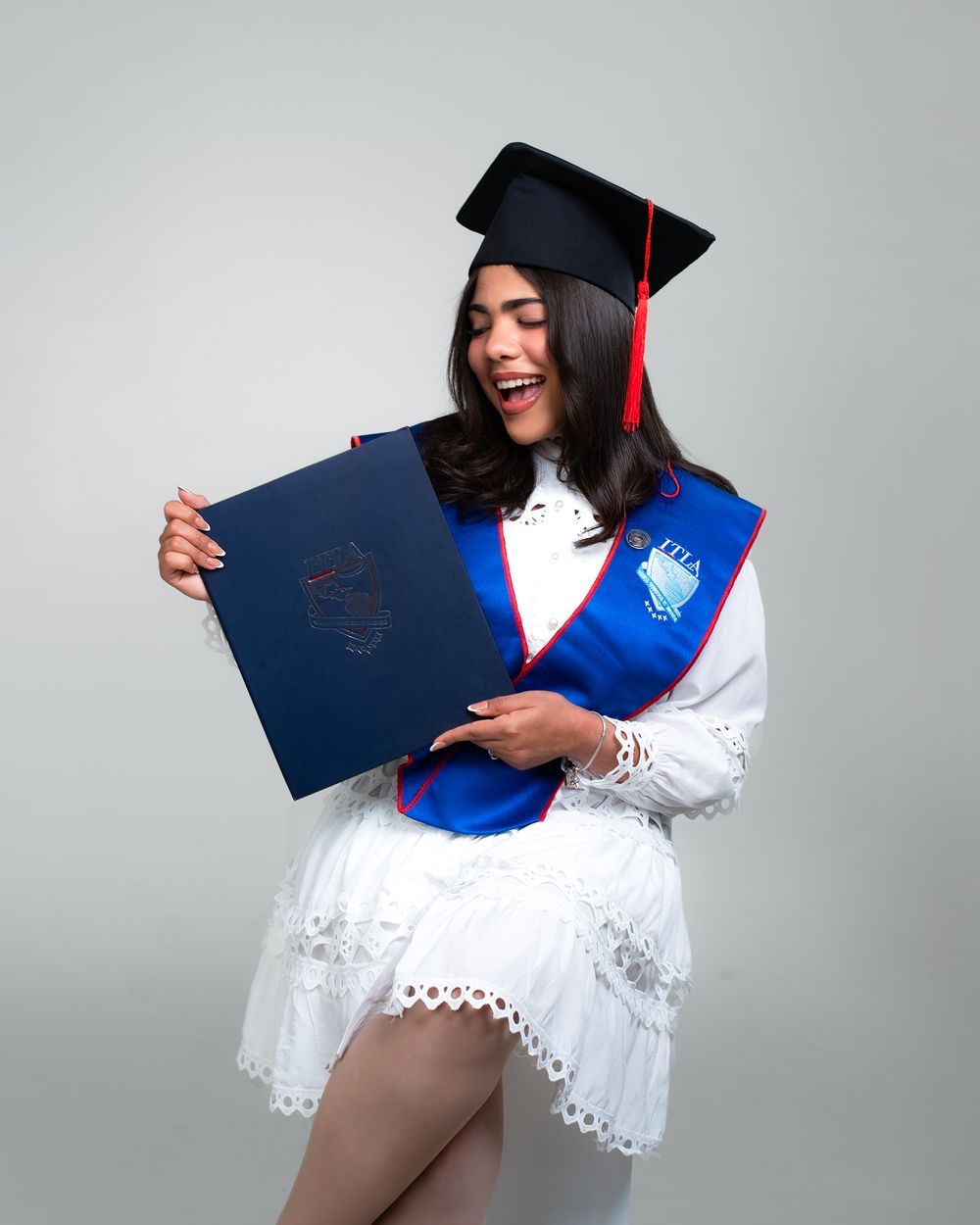 Sesión fotográfica de graduación ITLA , fotos profesionales y creativas en estudio o exteriores en República Dominicana.