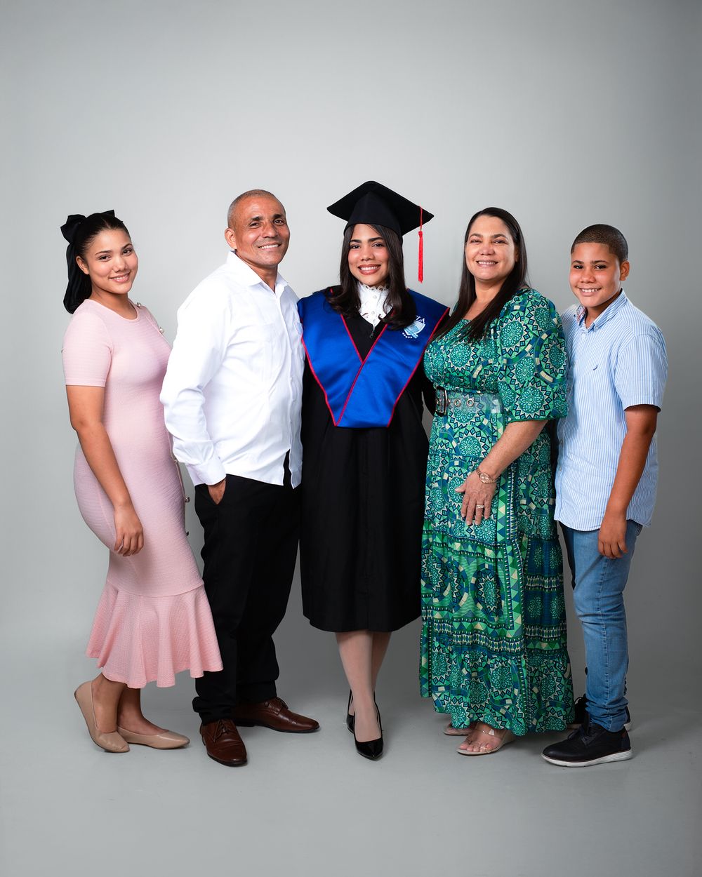 Sesión fotográfica de graduación ITLA , fotos profesionales y creativas en estudio o exteriores en República Dominicana.