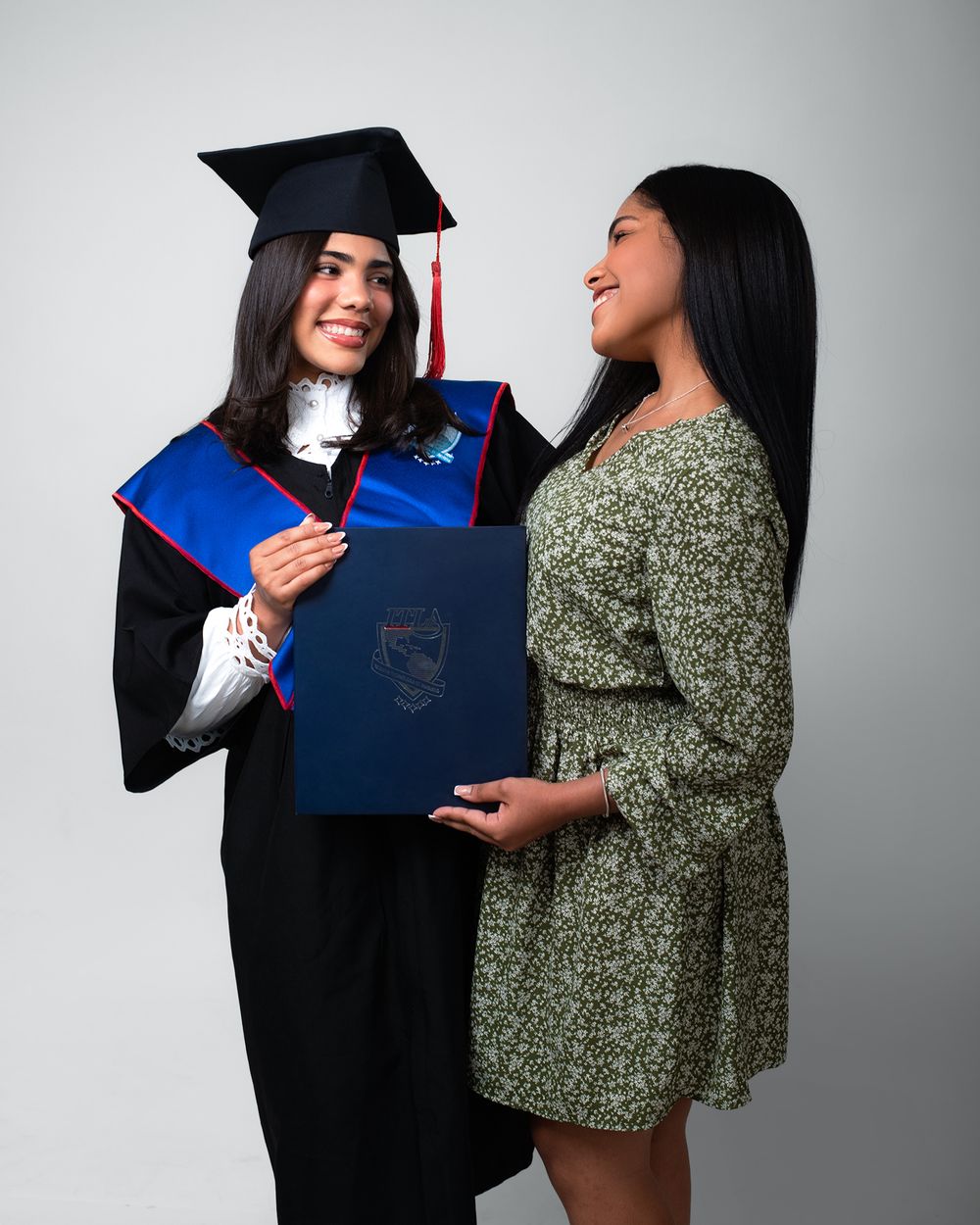 Sesión fotográfica de graduación ITLA , fotos profesionales y creativas en estudio o exteriores en República Dominicana.