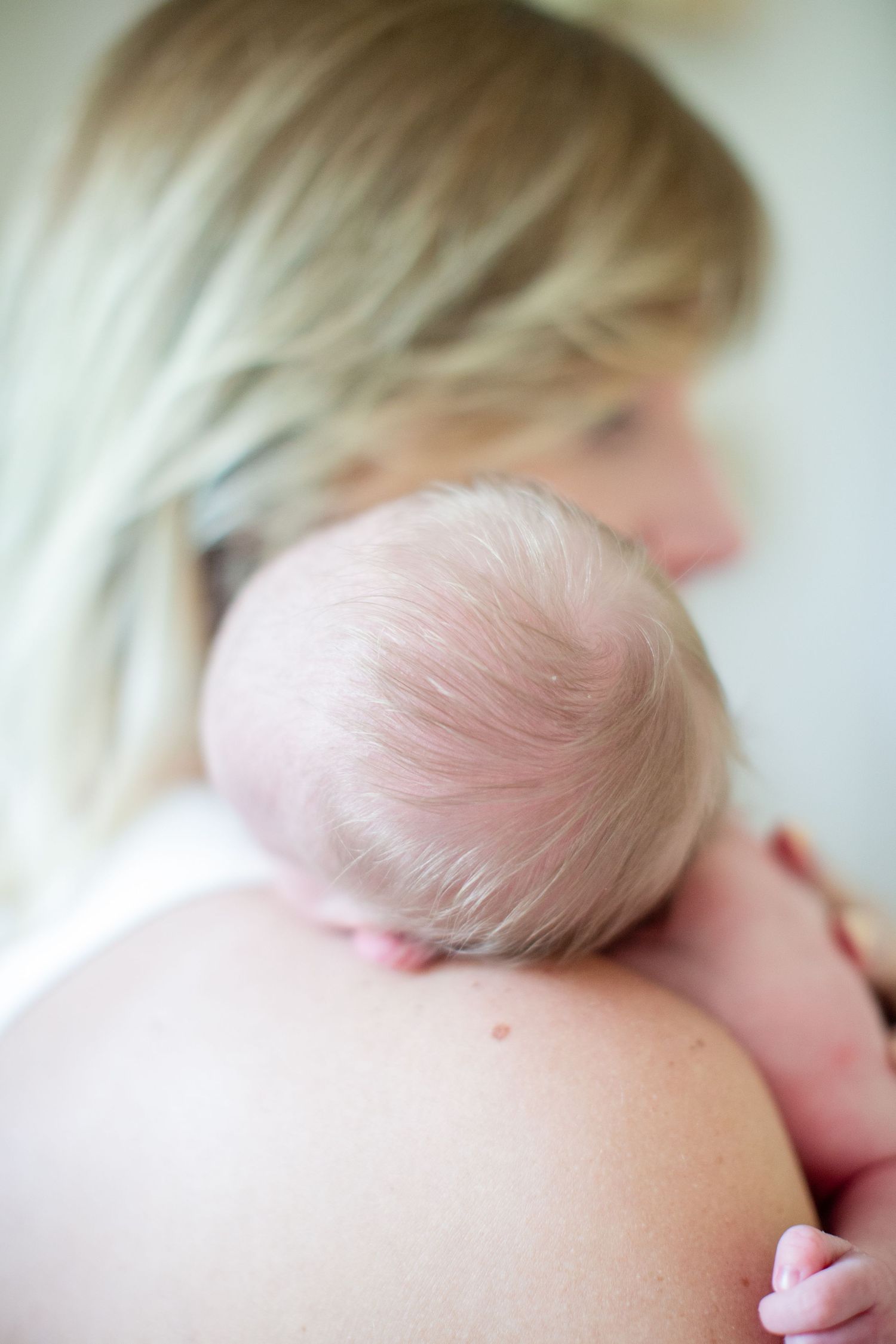 Newborn portrait. Mother and baby. Guaynabo, Puerto Rico.