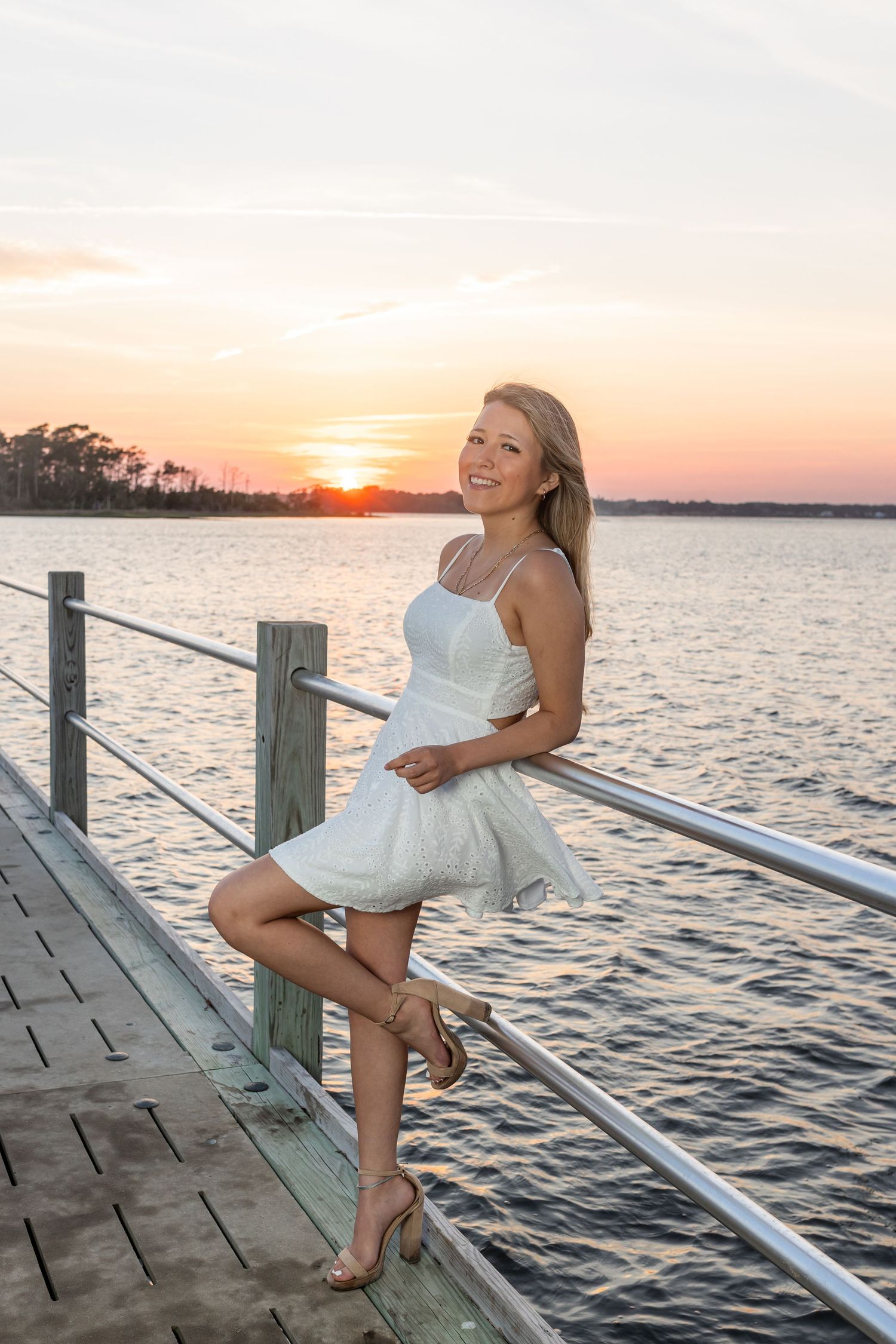 SWANSBORO NC SENIOR PHOTOS BY PHOTOGRAPHER SAMANTHA ANN PHOTO STUDIO IN NEAR EMERALD ISLE, HUBERT, AND JACKSONVILLE
