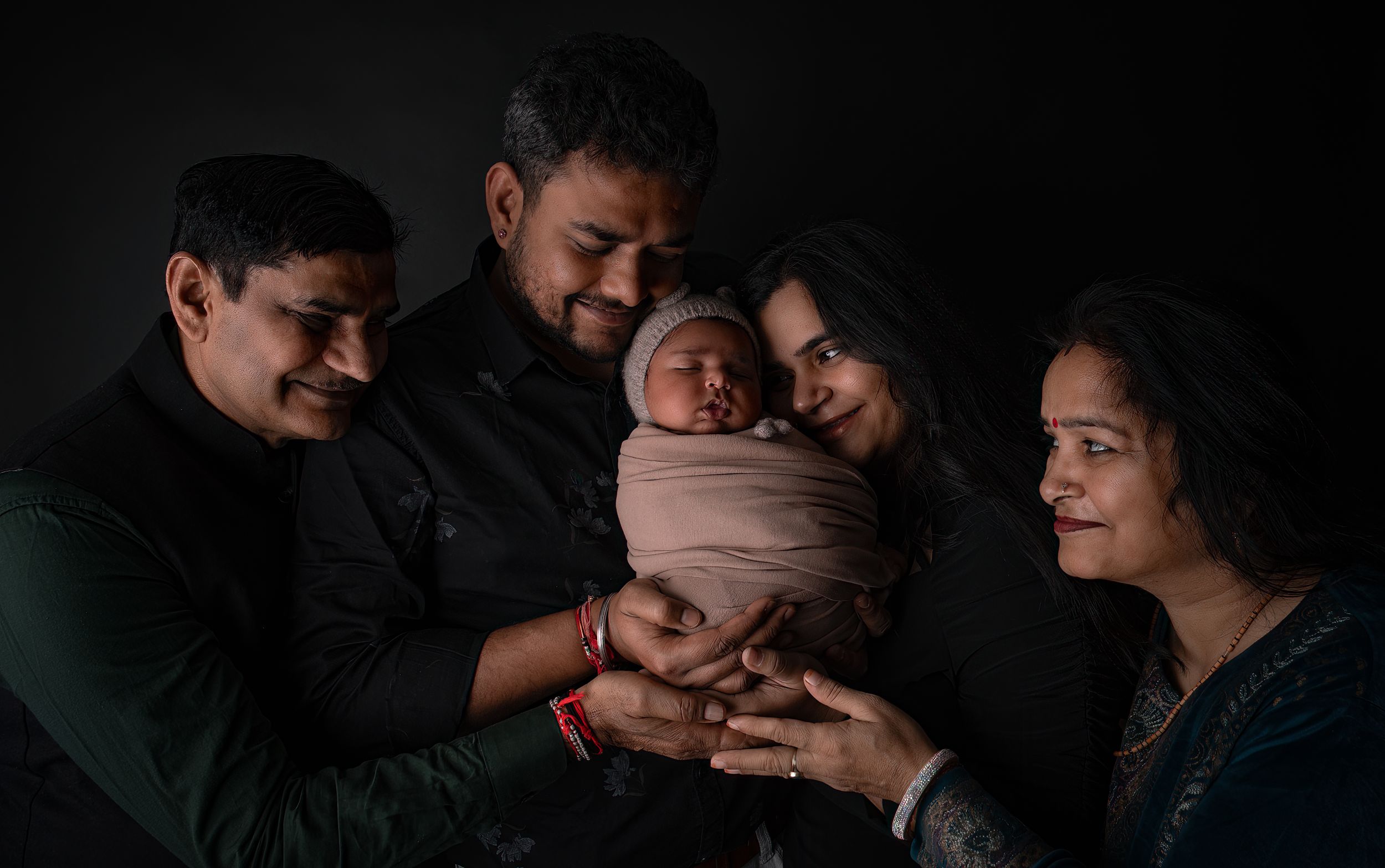 Oshi Medlin Photography | Gallatin Nashville TN | Maternity newborn Portrait Photography | Family newborn photo session