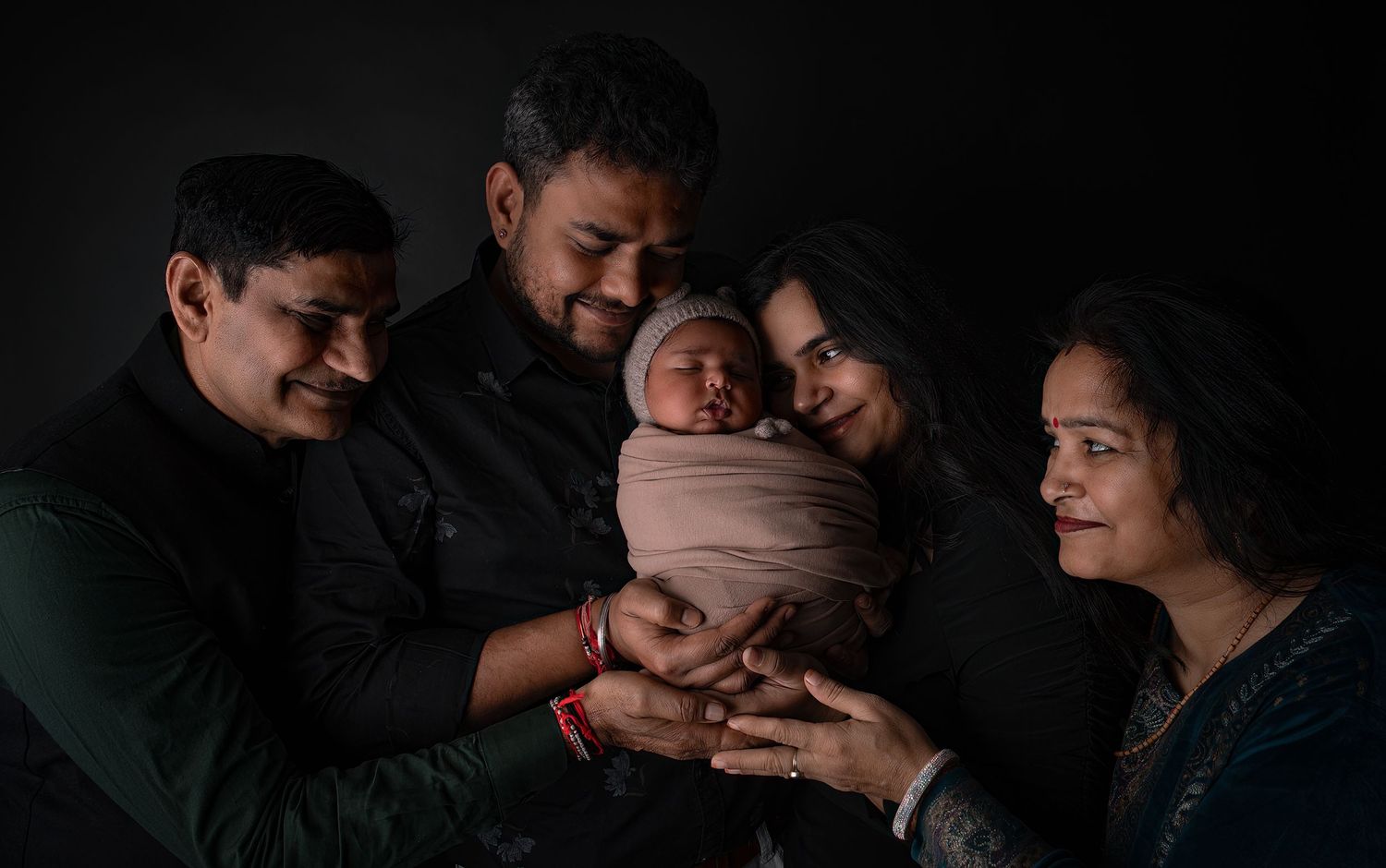 Family with grandma and sibling - Newborn baby portrait Clarksville Tennessee