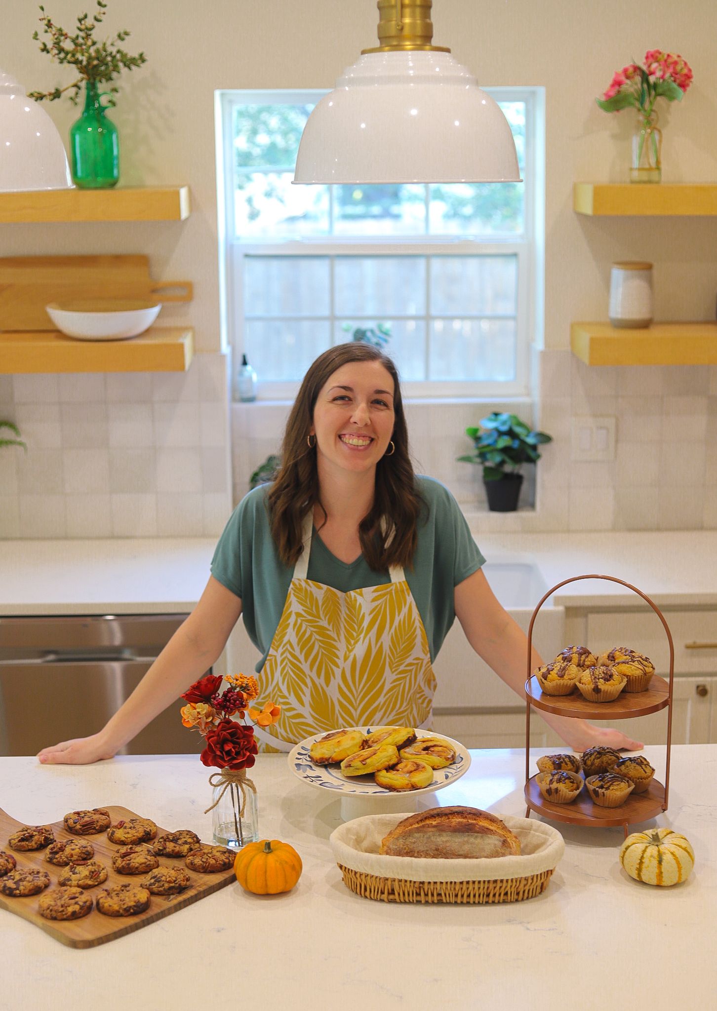 Bakes By Marta branding shoot by Nicole Banet Photography.