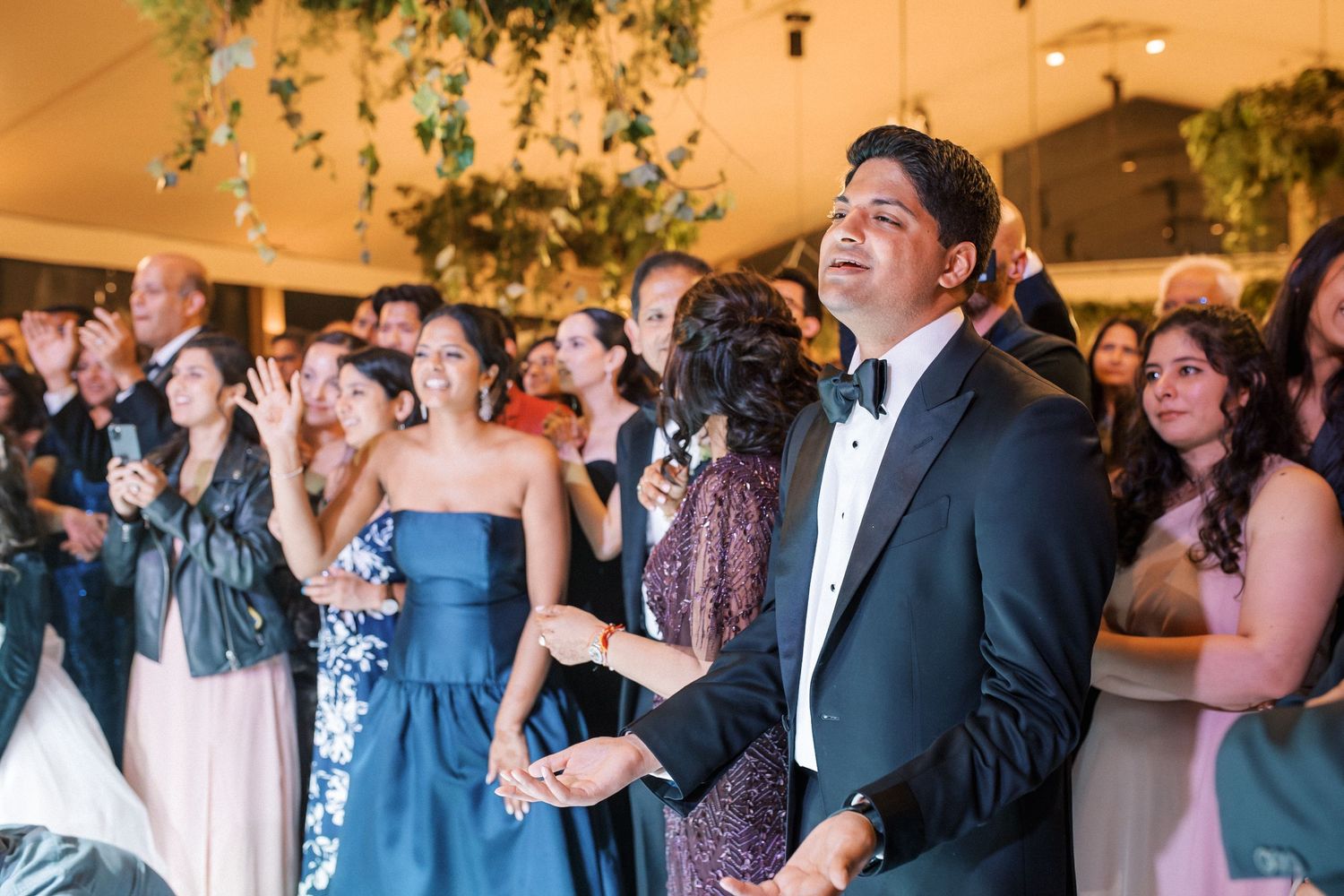 groom reaction to bride and father dance at palacio correio-mor