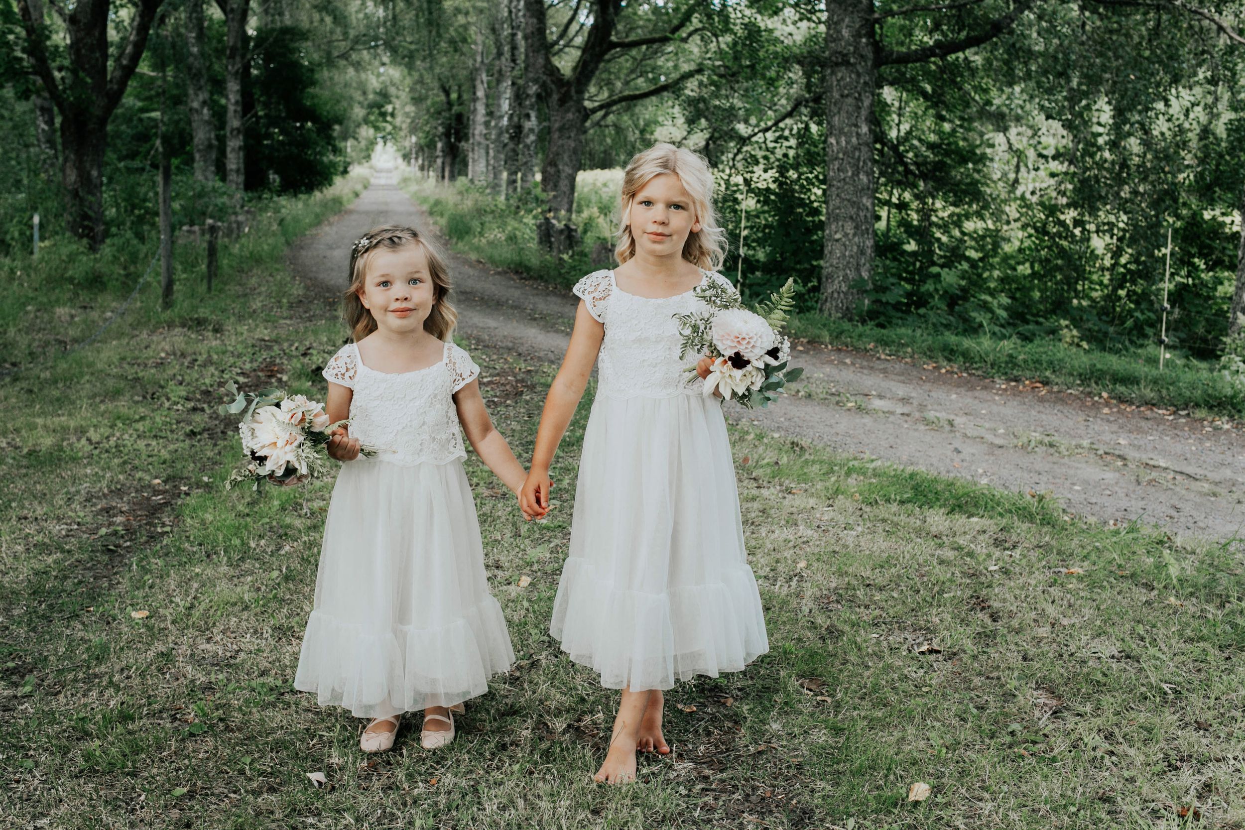 Malin och Olas bröllopsporträtt vid Kvarntorps Herrgård.  Bröllopsfotograf i Karlstad Rebecca Nordin.