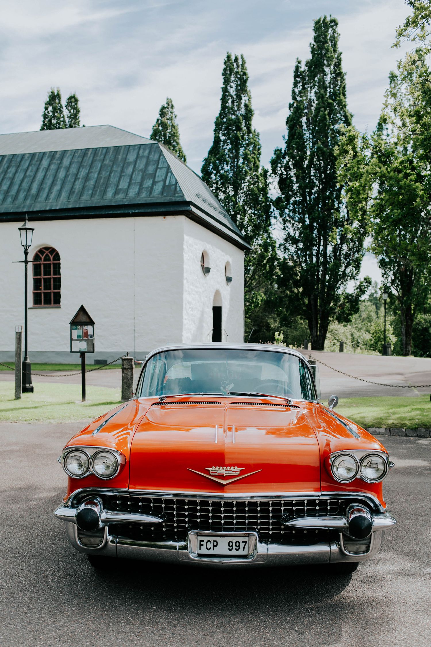 Malin och Olas bröllop i Nedre Ulleruds kyrka. Bröllopsfotograf i Karlstad Rebecca Nordin.
