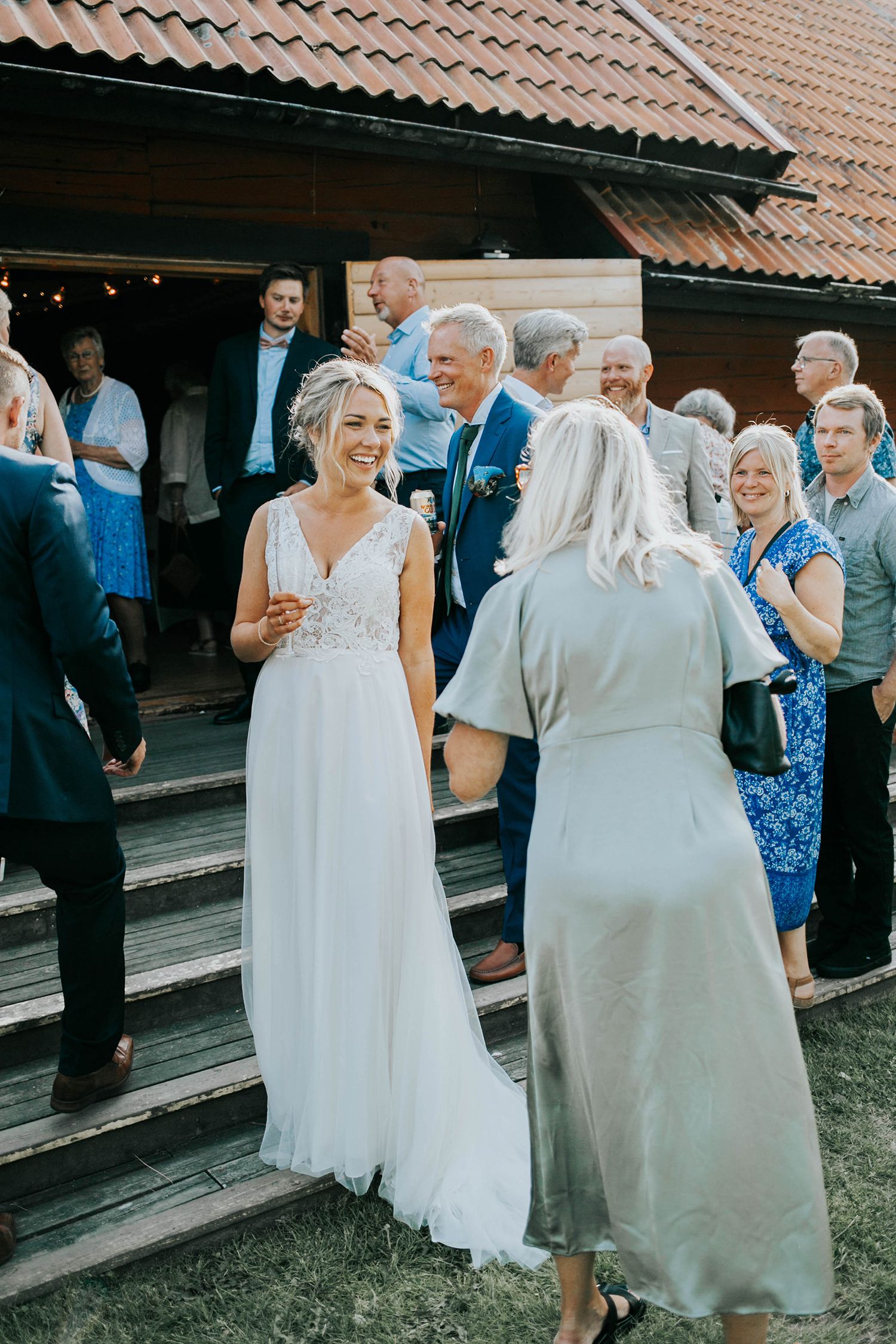 Malin och Olas bröllop vid Forshaga hembygdsgård.   Bröllopsfotograf i Karlstad Rebecca Nordin.