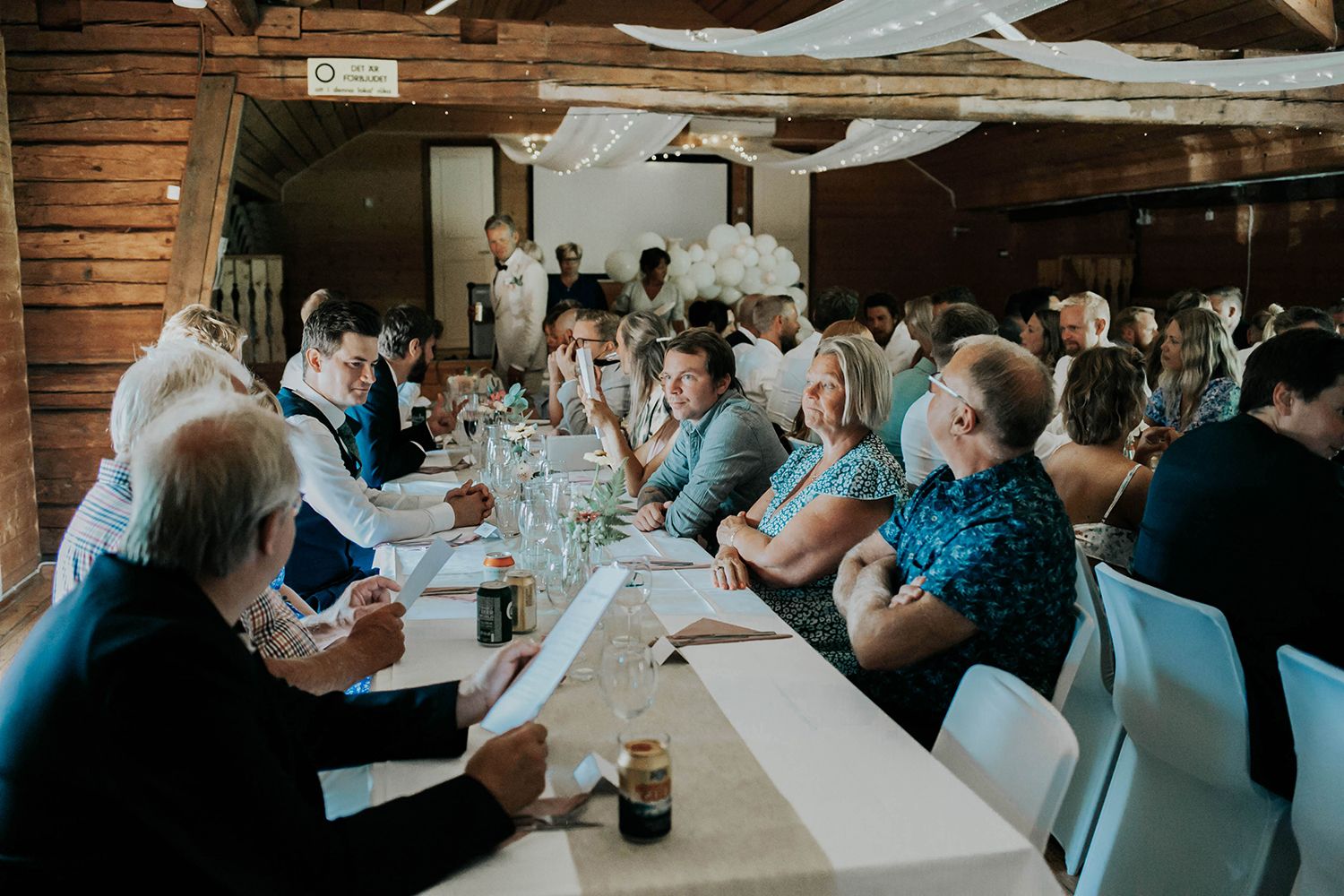 Malin och Olas bröllop vid Forshaga hembygdsgård.   Bröllopsfotograf i Karlstad Rebecca Nordin.