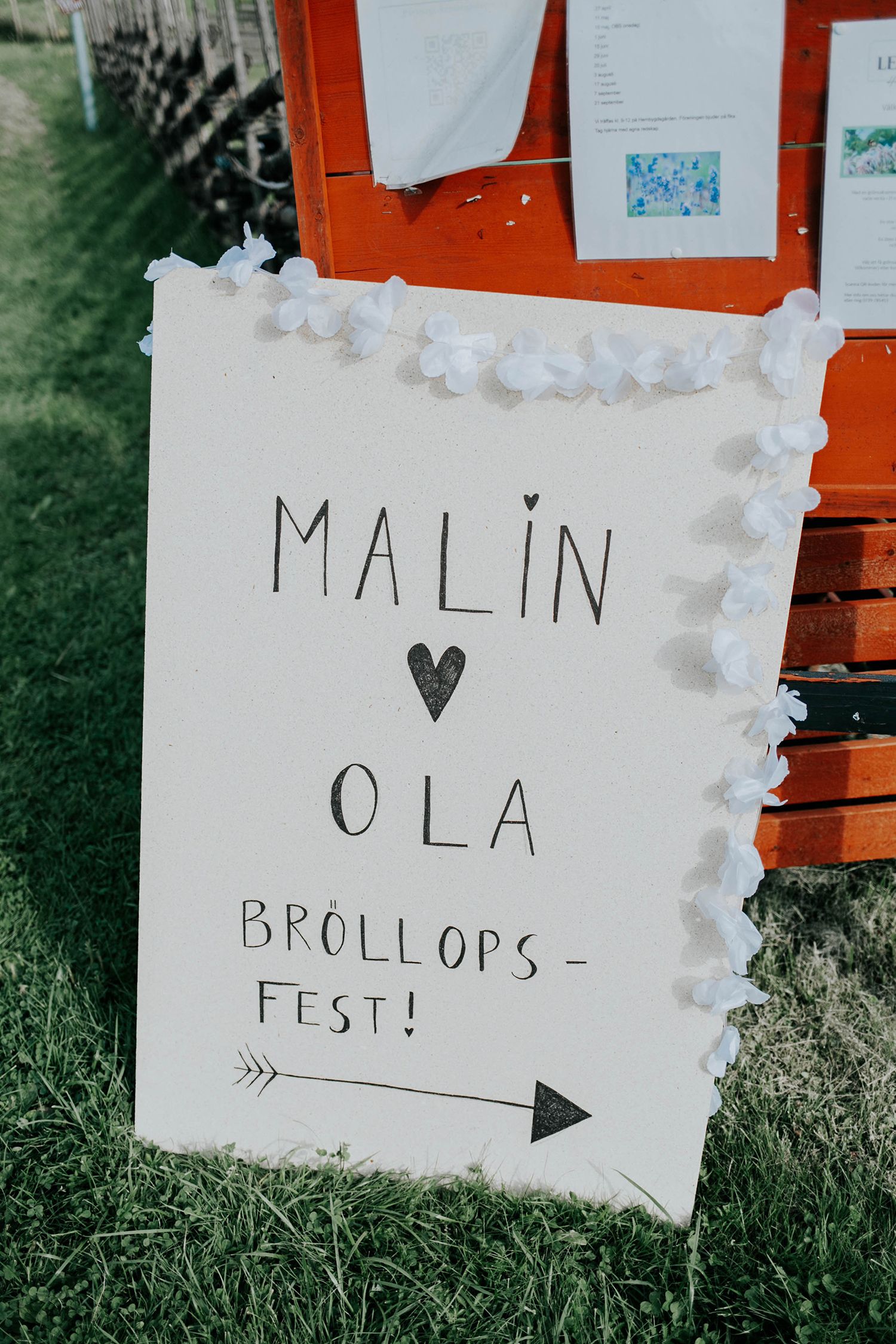 Malin och Olas bröllop vid Forshaga hembygdsgård.   Bröllopsfotograf i Karlstad Rebecca Nordin.