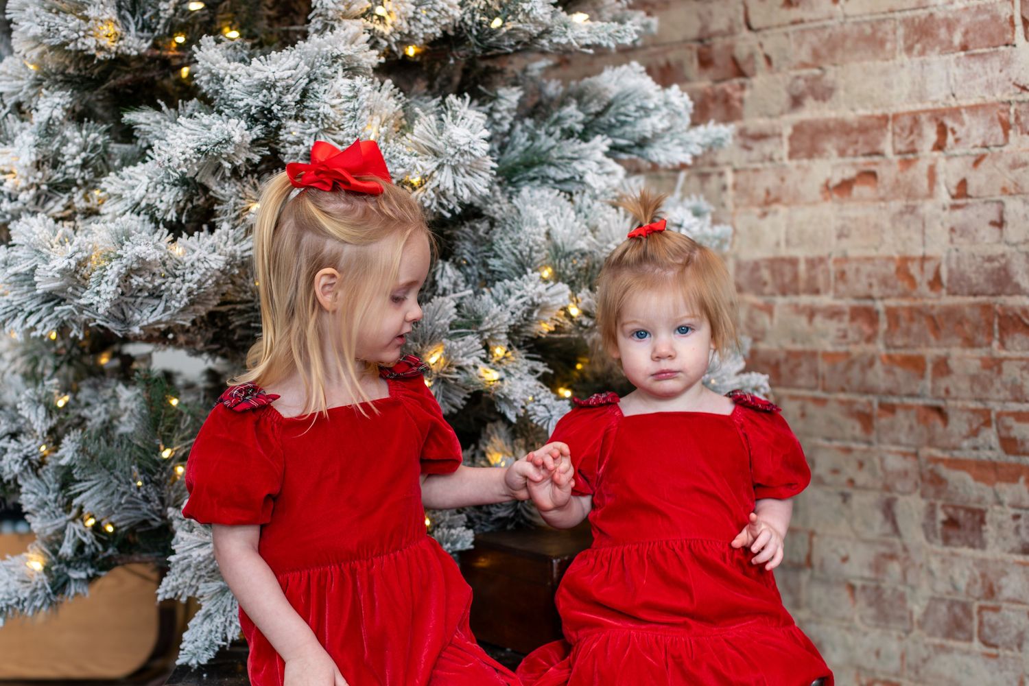 Cincinnati Christmas mini session featuring two kids holiday portraits with festive decor, joyful expressions, and classic seasonal photogra