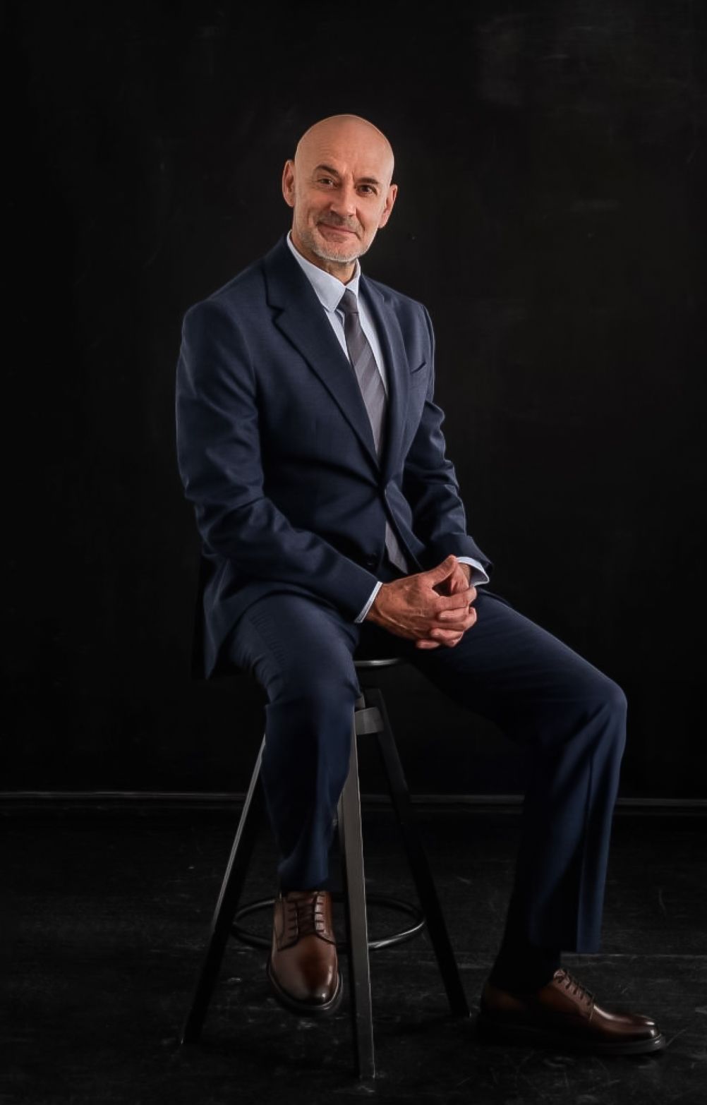 Professional headshot collage showing photography service offerings including studio setup, lighting, backdrops and editing options.