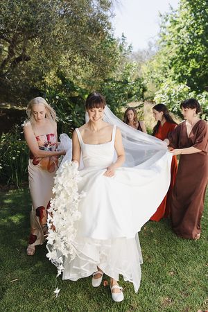 Bridal party and bride arriving at ceremony venue