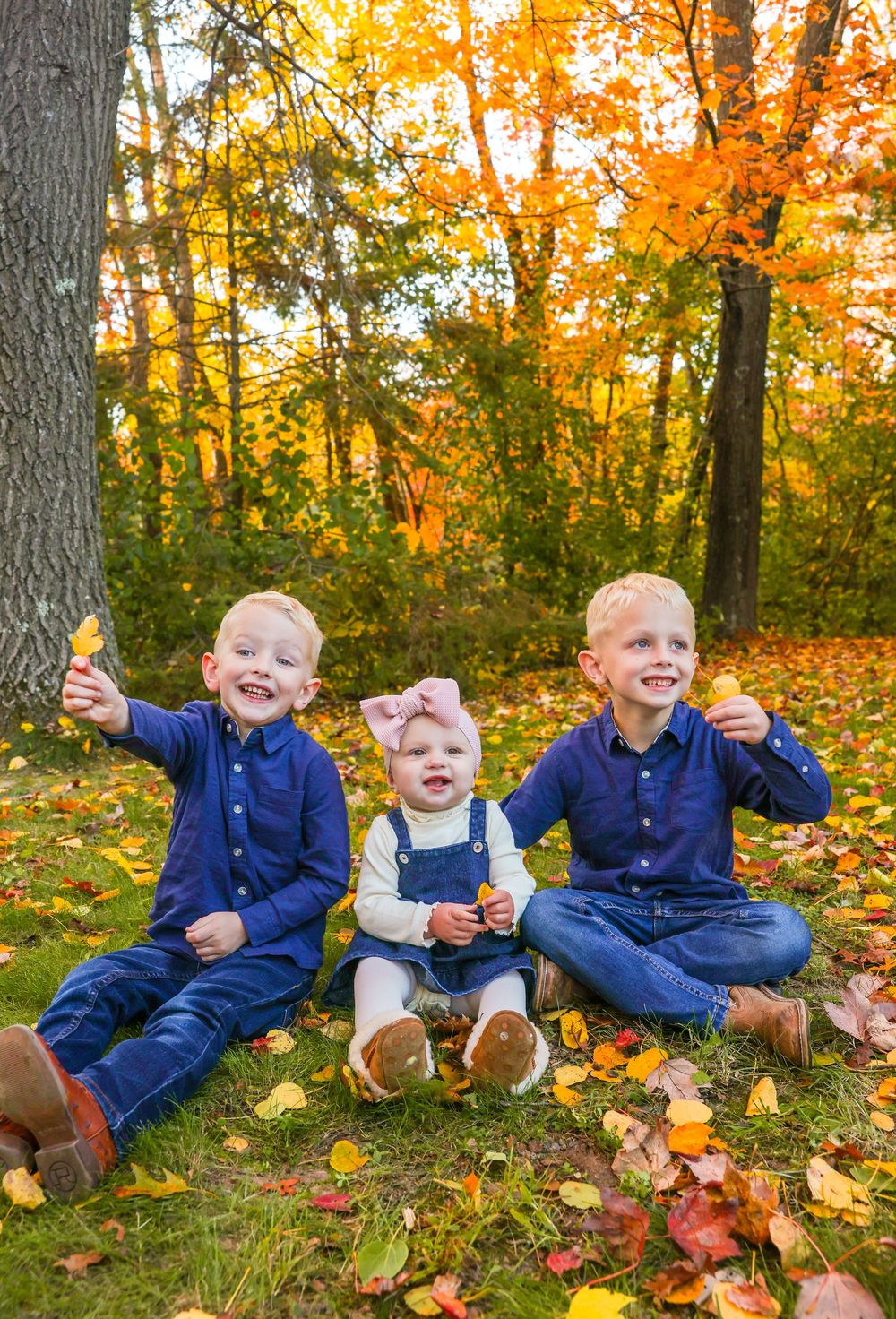 Fall family photos of children having fun in the leaves.