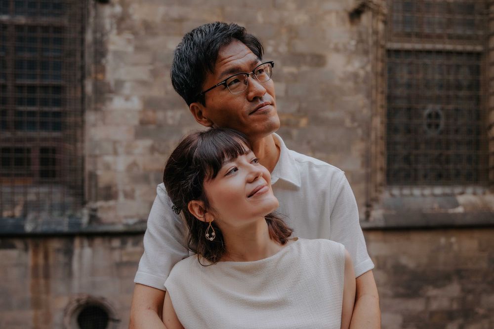 BarcelonaLoversPH capturing the musical connection of a couple.
