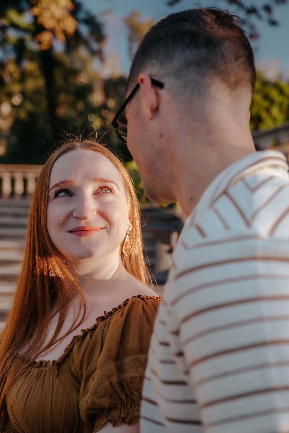 Natural couples photoshoot Barcelona featuring high school sweethearts.