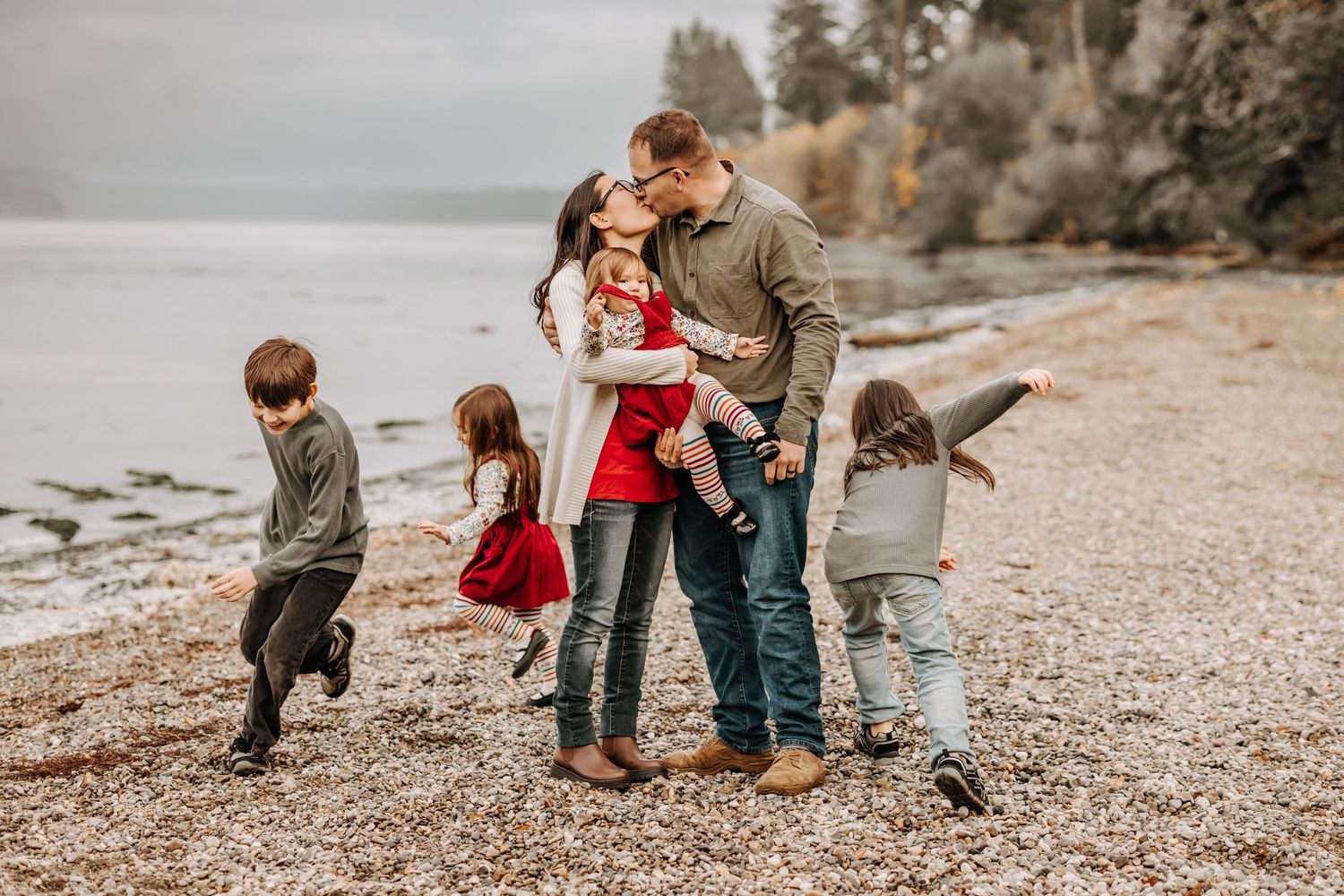 Loving family photography in Newport, RI | Capturing genuine love and timeless memories by Danielle Rivera Photography