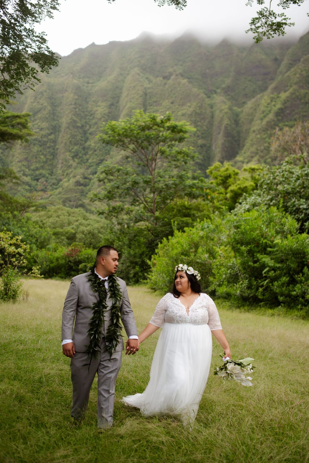 Hawaii Wedding Photography by Anna Morales / A Visual Anthropologist. Oahu, Hawaii 2023