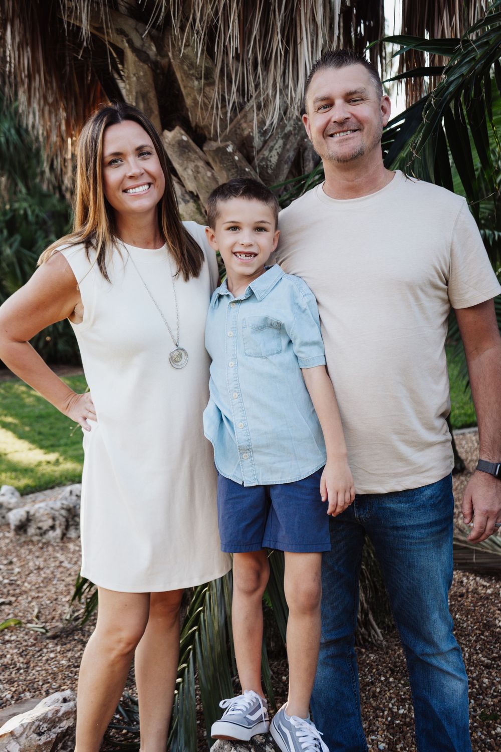 Outdoor Family Session Gisela Kopsick Arboretum in Saint Petersburg, FL; Family posing together