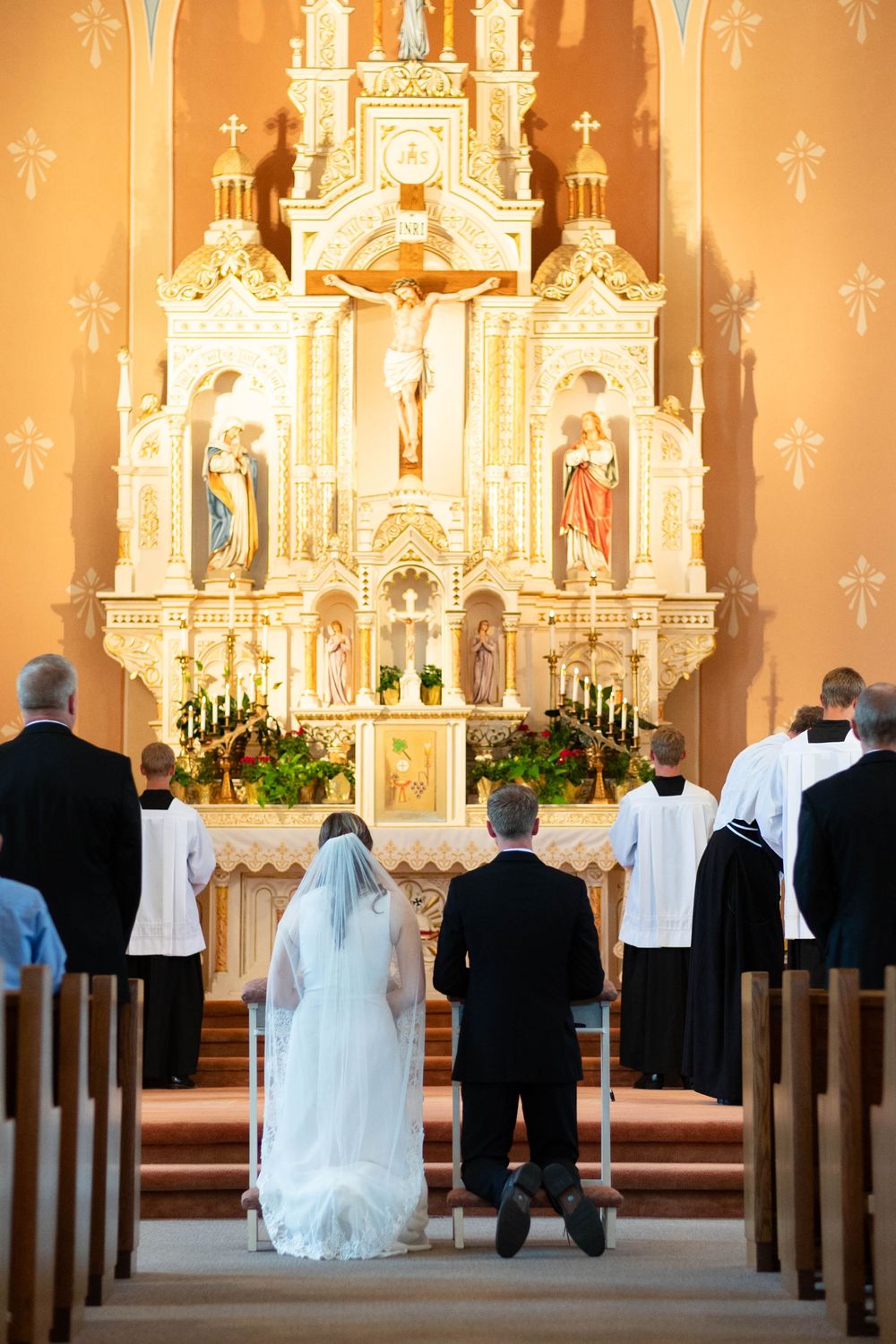 wedding photographer, St. Charles, Illinois, Edwardsville, St. Louis, Catholic Church, Sacrament, candid, mass, bride and groom