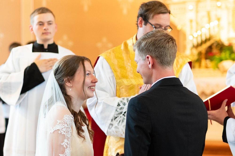 wedding photographer, St. Charles, Illinois, Edwardsville, St. Louis, Catholic Church, Sacrament, candid, mass, bride and groom
