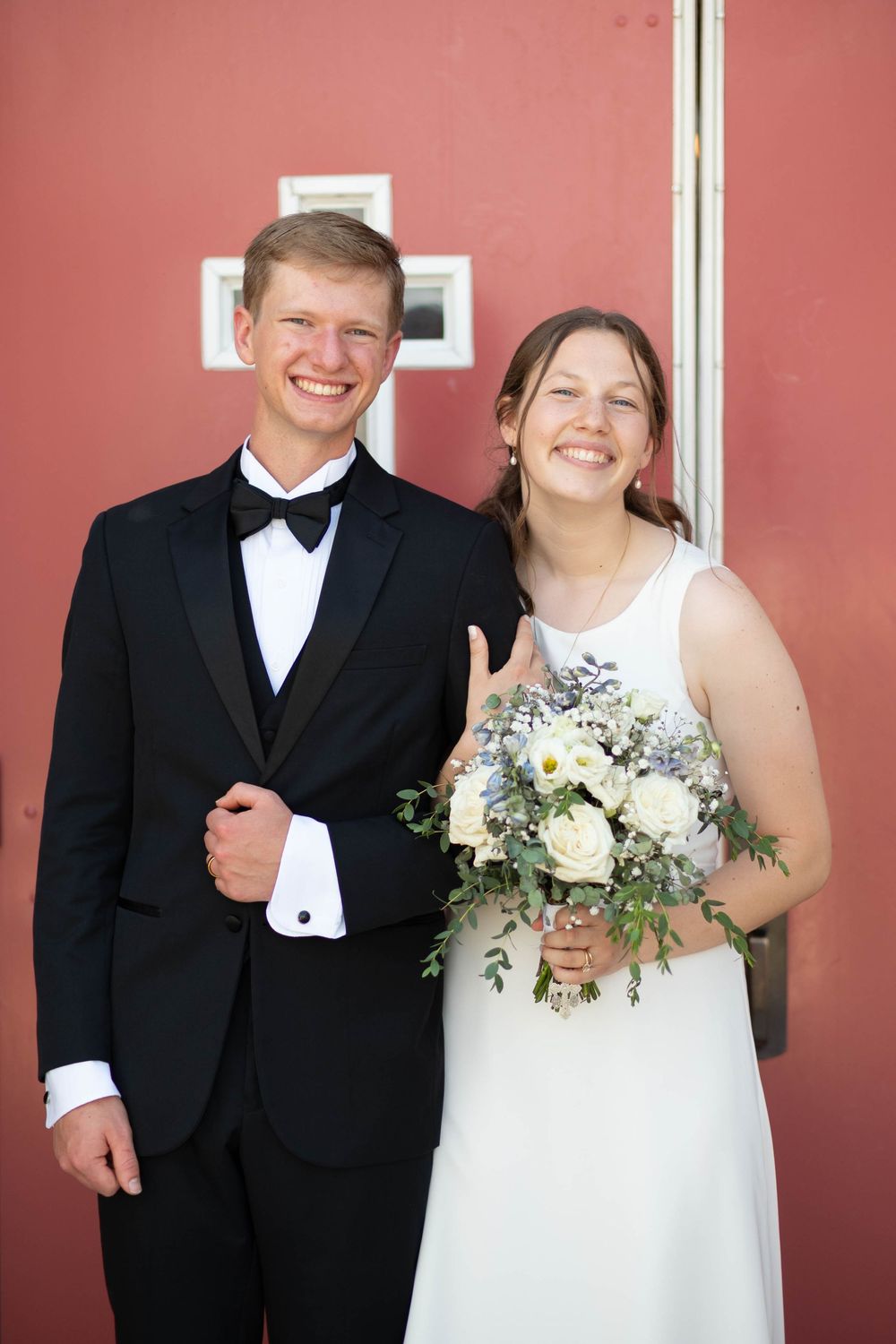 wedding photographer, St. Charles, Illinois, Edwardsville, St. Louis, Catholic Church, Sacrament, candid, timeless, portrait, couple