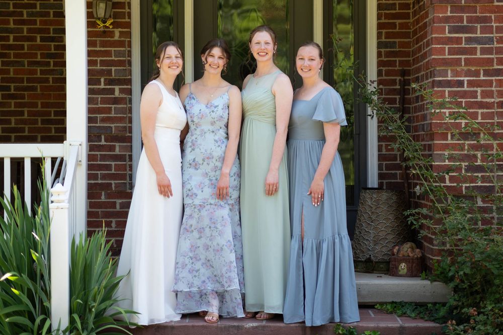 wedding photographer, St. Charles, Illinois, Edwardsville, St. Louis, Catholic Church, Sacrament, bridesmaids, natural