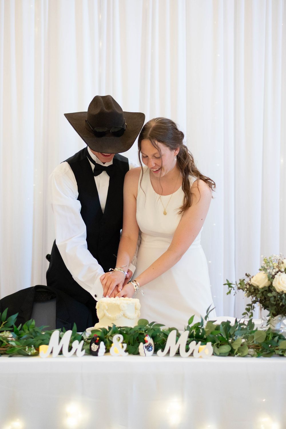 Cake Cutting, wedding photographer, St. Charles, Illinois, Edwardsville, St. Louis, Catholic Church, Sacrament, candid, country, timeless