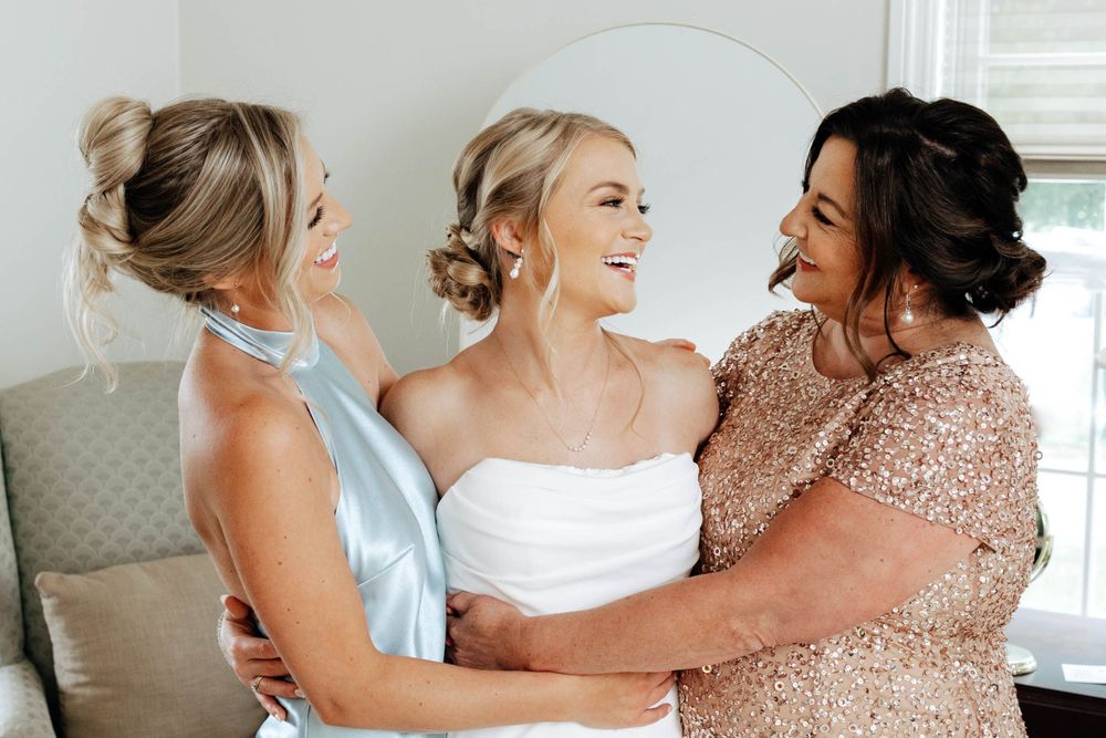 Bride getting ready photos captured by photographer Autumn Case with DreamStudios LLC out of Toledo ohio