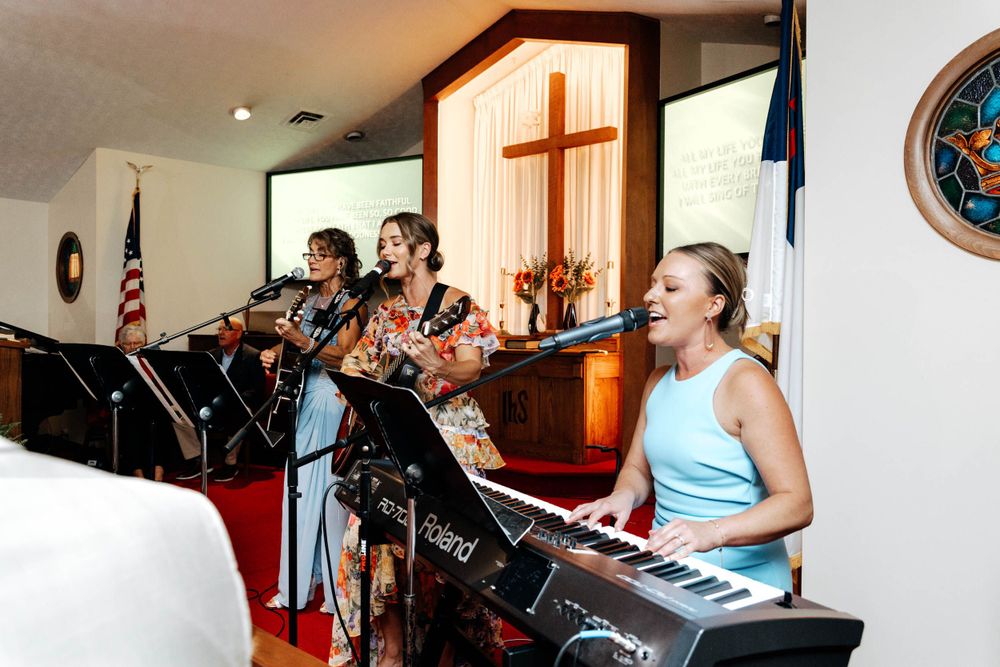 candid Church Wedding photos captured by Autumn case with DreamStudios LLC